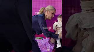 Gjyshe e dy nipave, Fatmira Breçani i këndon ninullën e veçantë bebes në studion e ‘Piter Pan’