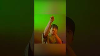 Este hombre está atrapado en una habitación extraña #shorts