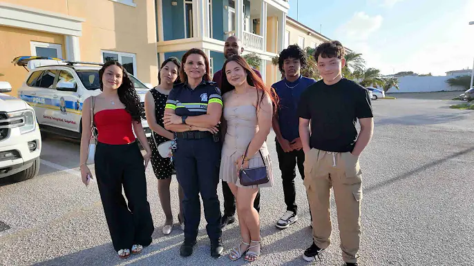 Proyecto ‘Uncut Diamonds’ ta pone luz positivo na hoben den nos comunidad