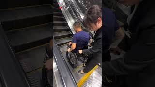 L’escalator au Japon😱♿️🇯🇵￼ (abonne toi aussi sur Instagram : roro_le_costaud) #shorts