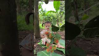 Survival Skills: Smart Baby Mom Help Baby USEFUL#shorts #bushcraft #camping #outdoors #survival