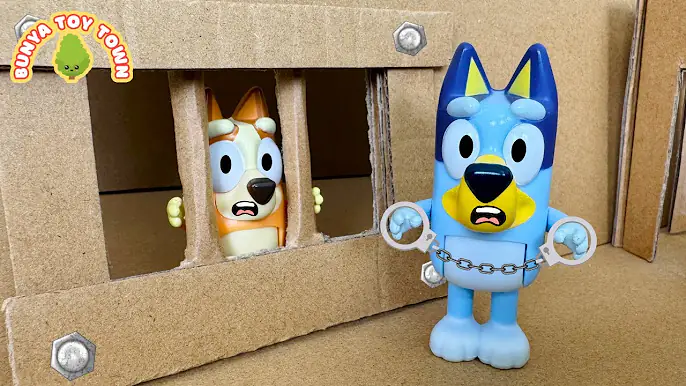 Bluey Escape From Cardboard Prison | Pretend Play with Bluey Toys