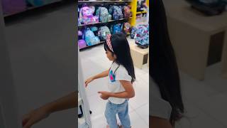 Que mochila eligió Marie para ir a la escuela 😱 #shorts #video #viralvideo #youtubeshorts