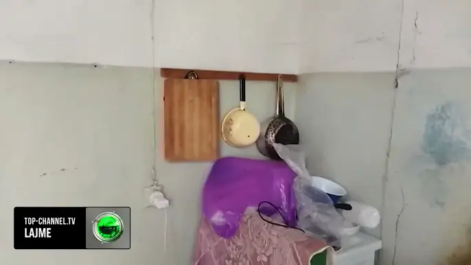 Top Channel/ Mjekët heronj! Mbajnë fort pacinetin në sallë gjatë lëkundjeve të tërmetit