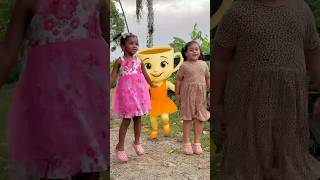 Ballerina Capuchina solo miraba desde lejos… pero ellas no la olvidaron 🍬🥤🥺