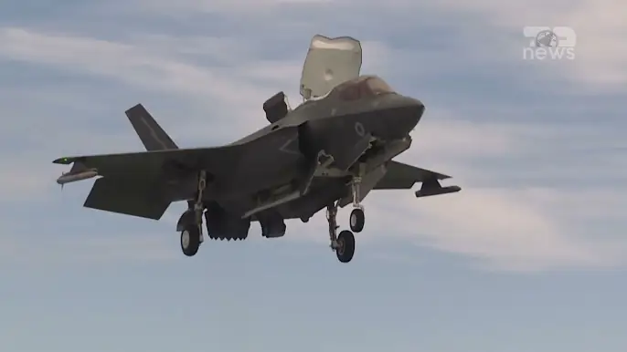 Top News – F 35 përplaset në tokë, flakë e tym / Marina amerikane humbet avionin 100 mln dollarësh