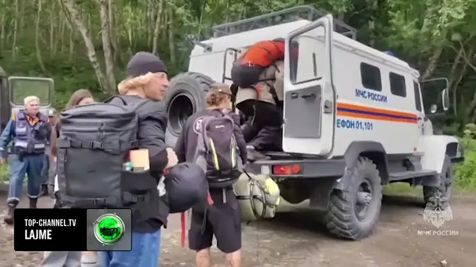 Top Channel/ Pas tërmetit, cunami bën kërdinë në Rusi e Japoni! Autoritetet nën alarm