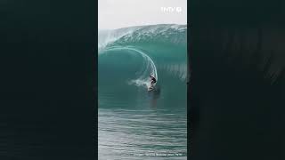 Teahupoo : la houle au rendez-vous, les surfeurs aussi
