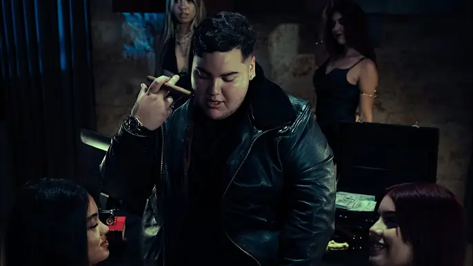 FloyyMenor - CHICA ATRACTIVA