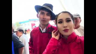 Нутгийнхаа 100 жилээр хотын бүсгүйгээрээ гангарч яваа залуу даа🥰