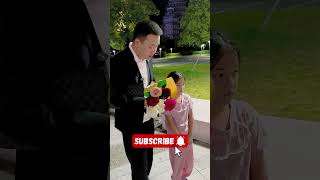 La niña de las flores y el corazón del tío bondado#trending #viralvideo #shorts