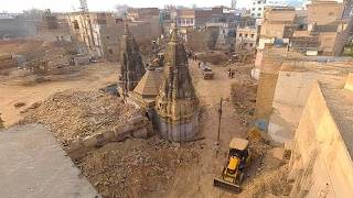 이 건물들을 묻은 것은 무엇일까?