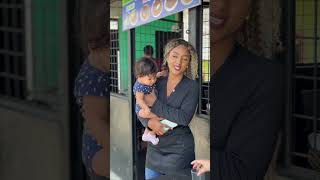 Menospreció su esfuerzo como mamá, sin imaginar que su hija estaba en la misma situación