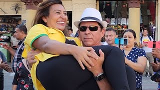 cuando ellos llegan se vuelven cortos los bailes!!