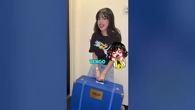 Kelly me regala una caja misteriosa de Free fire😈😳!