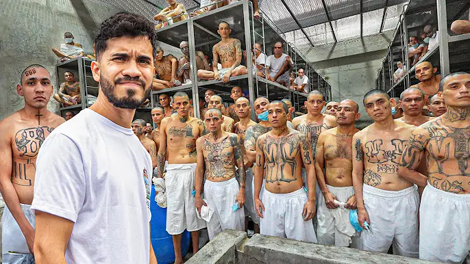 EL CECOT: ASÍ ES EL INFIERNO EN LA TIERRA | La REALIDAD de los PEORES CRIMINALES