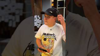 Когда делают заказ в наушниках