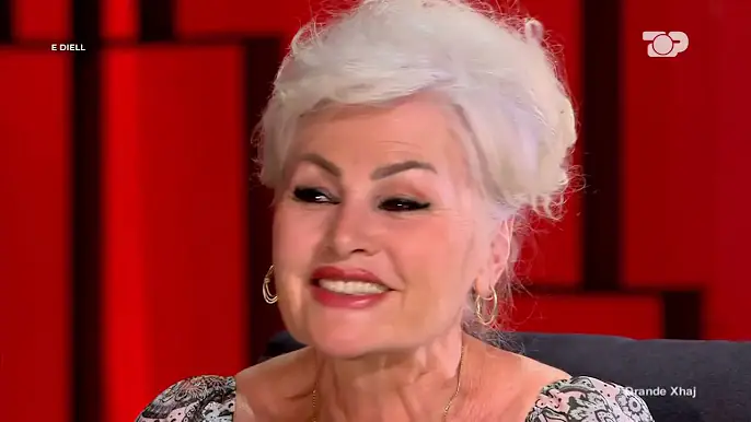 Me lot në sy, Drande Xhaj rrëfehet si asnjëherë më parë: Nga humbja e partnerit & prindërve te skena