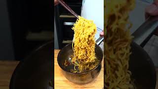 这才是顶级的泡面吃法。#在路边摊感受人间烟火 #m12和牛 #noodles #delicious #streetfood #cooking #ramen