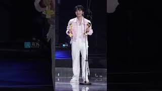 20250824 周深 Charlie Zhou Shen 【年度歌手+反深代词年度华语数字专辑】领奖直拍｜2025 TMEA 腾讯音乐娱乐盛典