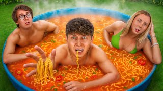 Kto Ostatni Wyjdzie z Największej Zupki Chińskiej na Świecie!