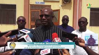 교육: 워크숍 메뉴에 교과서와 학교 식당의 접근성