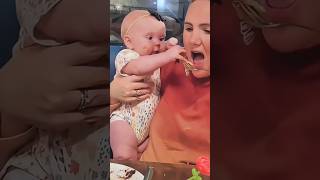 음식을 훔치는 웃긴 아기들 🍽️ 먹는 걸 좋아하는 귀여운 아이들 😄