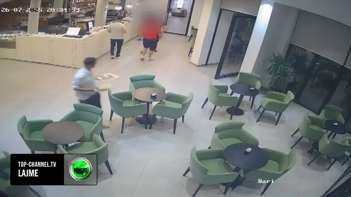 Top Channel/ Kamarieri rrihet për një bidon uji në Vlorë/ Ish-shefi i qarkullimit dhunon 18-vjeçarin