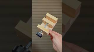 Built a Tiny Vise from Scraps – Surprisingly Useful! #shorts #woodworking #diy