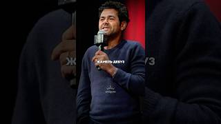 жамель дебуз — комик, которого не сломала травма. одной рукой он покорил сцену, кино и весь париж.