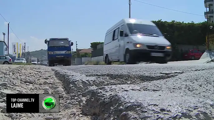 Top Channel/ Ultimatum, “20 metra larg rrugës”, kryeministri: Afat deri më 31 korrik për...