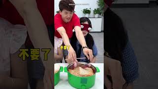 吃火锅要不要挑战，蛋卷太可怜了 # 一起吃火锅 # 要不要挑战 # 火锅 # 今天吃什么