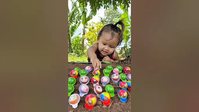 Survival Skills: Baby Girl Simple Mom and Useful with Egg #bushcraft #camping #outdoors #survival
