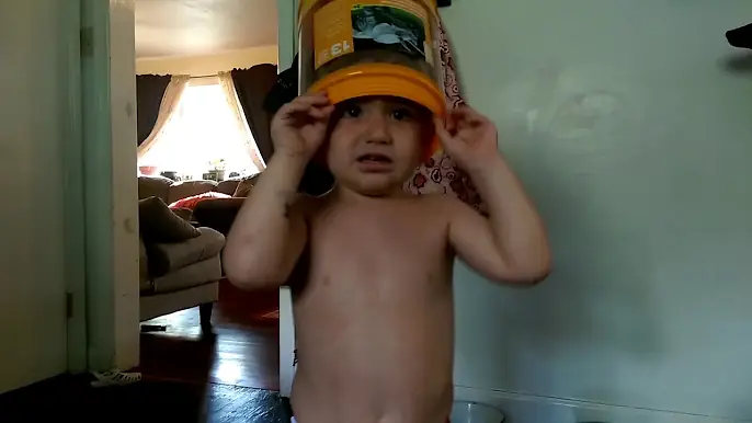 TRY NOT TO LAUGH ★ الأطفال المشاغبين صنع مشكلة #11