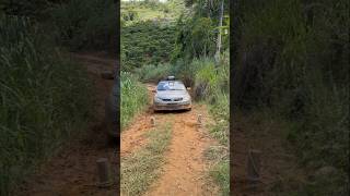 La increíble idea que tuvo para sacar el coche de esta situación complicada 🤩 #ideas #trends #fyp