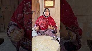 رقية سفيرة الخبز العماني في قلعة نزوى #explore #اكسبلور #نزوى #خبز