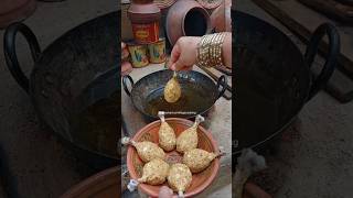 چکن ہڈی کباب پکانے کا دیہاتی دیسی انداز #indianrecipes #chickendrumsticks #alloandychickenkabab
