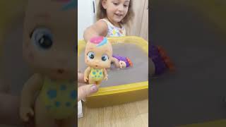 Sihirli Havuzda Bebekler Eğleniyor #doll #pool #toys #viral #viralvideo #funny #painting #love