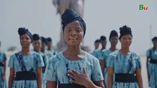 Hymne  national du Bénin exécuté en fon par les élèves filles du CEG Gouako-Kotoclome