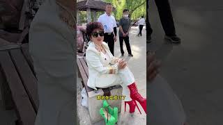 65岁的婆婆摇身一变45岁的活泼漂亮辣妈,既然来了,送朵🌹点个赞吧！👍#愿祝婆婆身体健康长命百岁#假发#高跟鞋#人生感悟 #感恩分享 #弘扬正能量 #南无阿弥陀佛 🙏