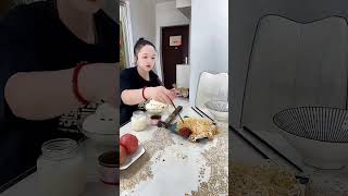 这个老六居然藏了这么多肉#夫妻日常 #干饭  #搞笑吃播 #food #mukbang  #吃货推荐官 #tiktok #funny  #挑食 #剧情 #eat