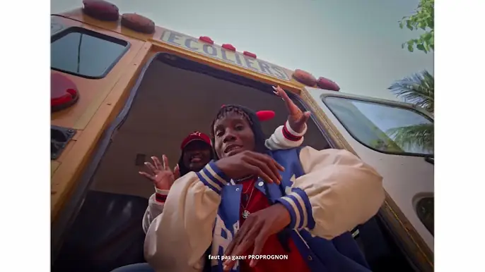 AMEKA ZRAI AKO CÉLÉBRATE  (clip vidéo officiel)