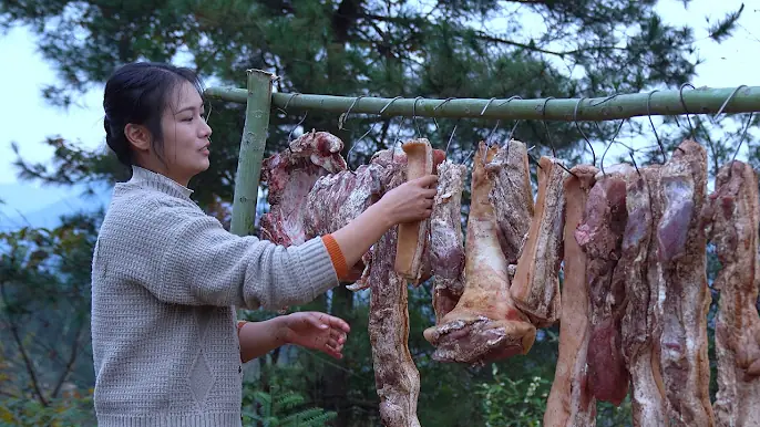 Smoked Pork Can Be Stored for 300 Days without a Refrigerator!