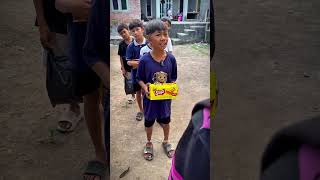 Kasih hadiah persahabatan!