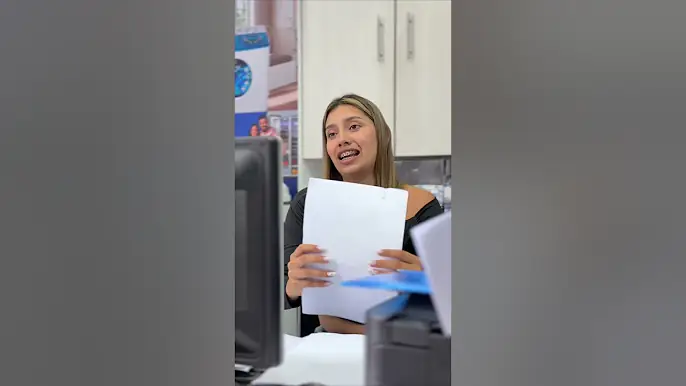 Intentaba pagar menos por la moto recortando el precio... pero le dieron una lección.