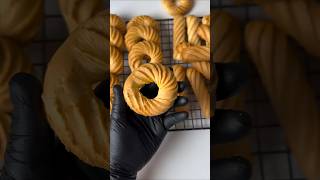 قاطو المحقن او اللمبوط ساهل وبنين من قناة اليوتيوب حلويات البرايجية #like #اكسبلور #وصفاتshorts#