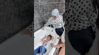 Alvaro tidur di Bathtub hotel #keripikkentangmasboy #shorts #trending #comedy
