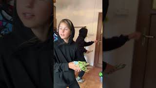 Zloději ukradli Tary Money! 🕵️‍♂️💸