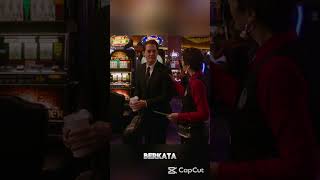 berteriak halo di dekat mesin lotre akan memenangkan jackpot