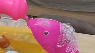 Biberonla Su  İçen BALIK 🐟  💕 .#video #fish #pink #animals #sea #pool #doll #viral #kids #toys